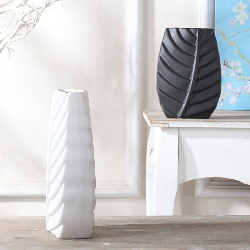 Nordic Leaf Ceramic Vase – Modern Luxury TV Cabinet & Table Decor