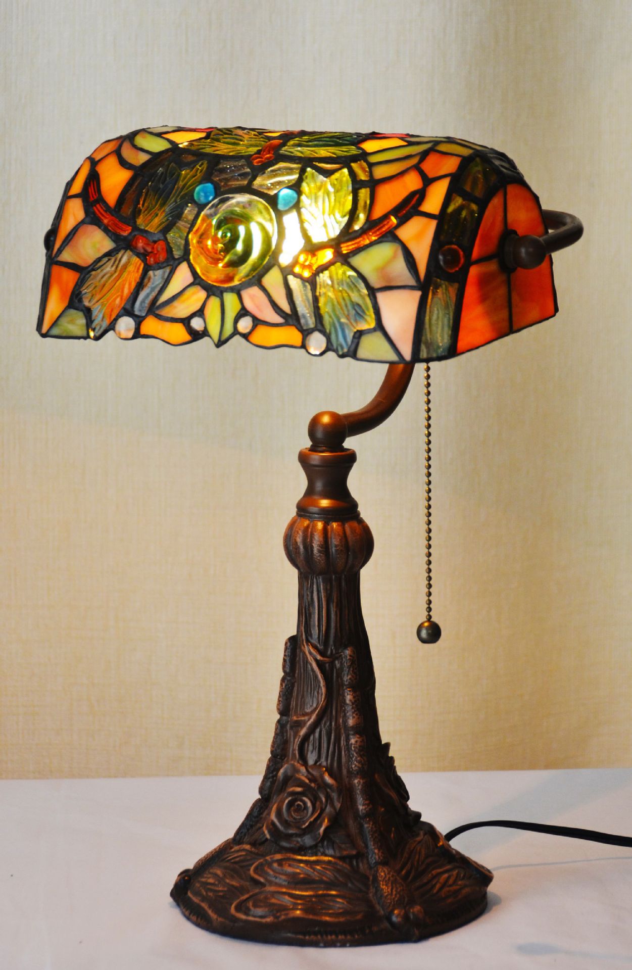 10-Inch Tiffany Style Table Lamp – Elegant Lighting for Study Rooms